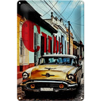 Vintage gelbes blechschild 20x30cm mit altem amerikanischem auto vorm bunten kuba haus und cuba lettering