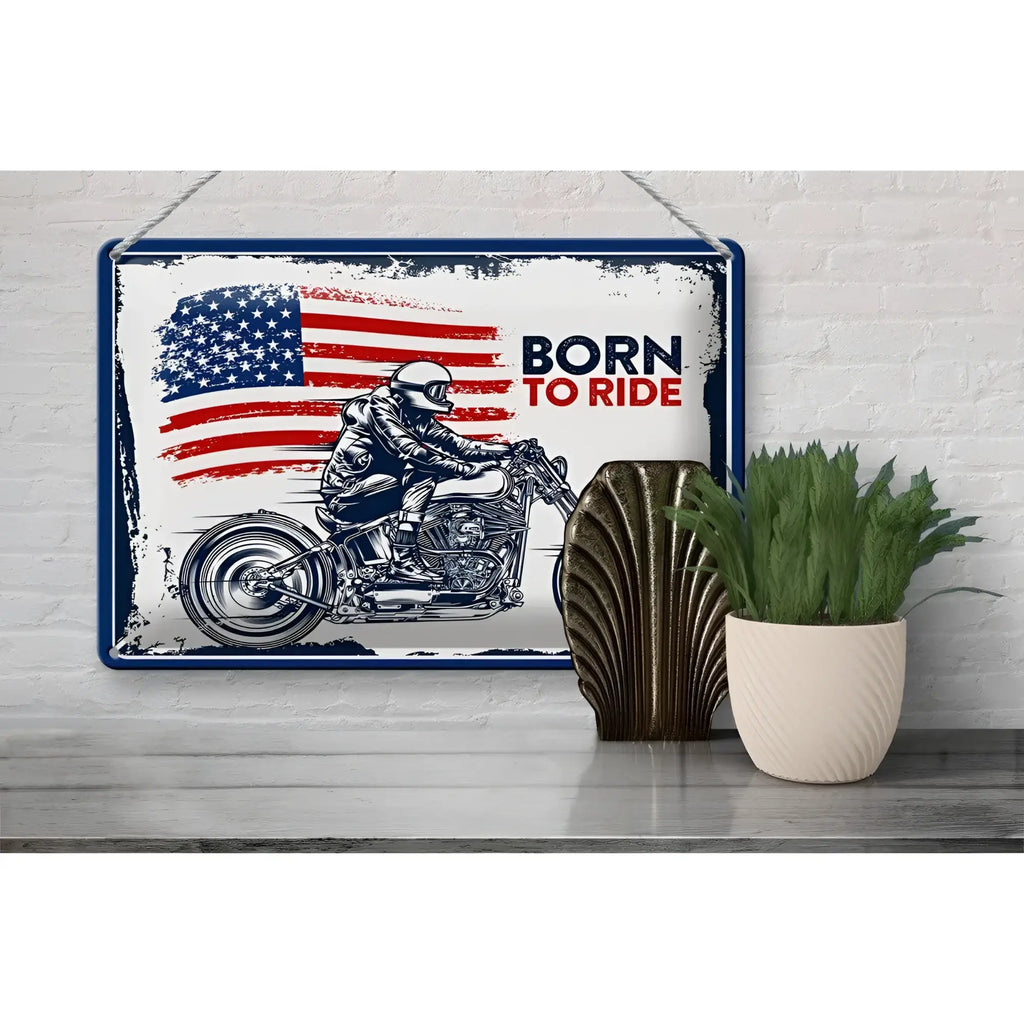 Blechschild 30x20 mit distressed amerikanischer flagge und schwarzweiß biker illustration im blauen rahmen