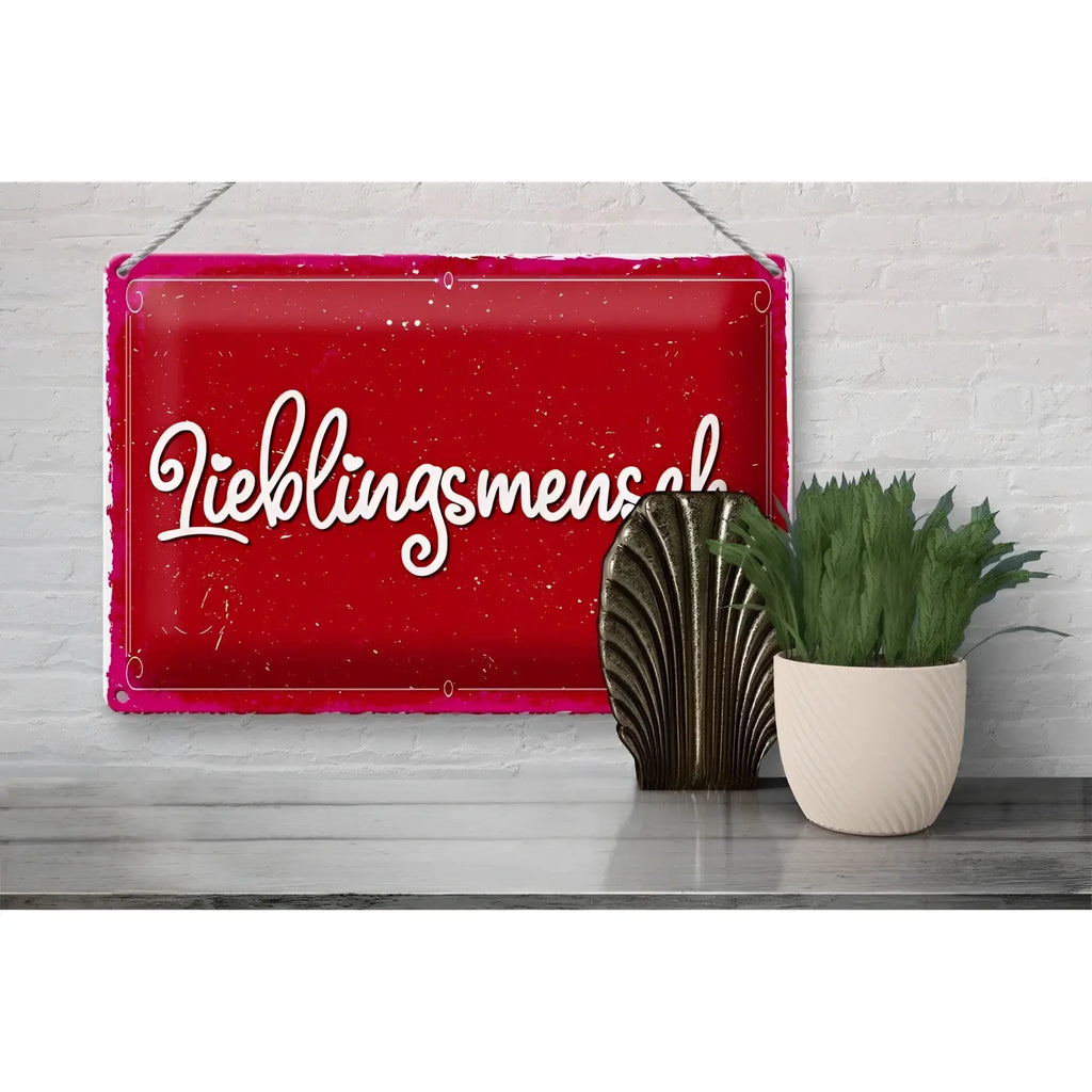 Vintage rotes blechschild mit weißen kursivbuchstaben lieblingsmensa und abgenutzten kanten 30x20cm