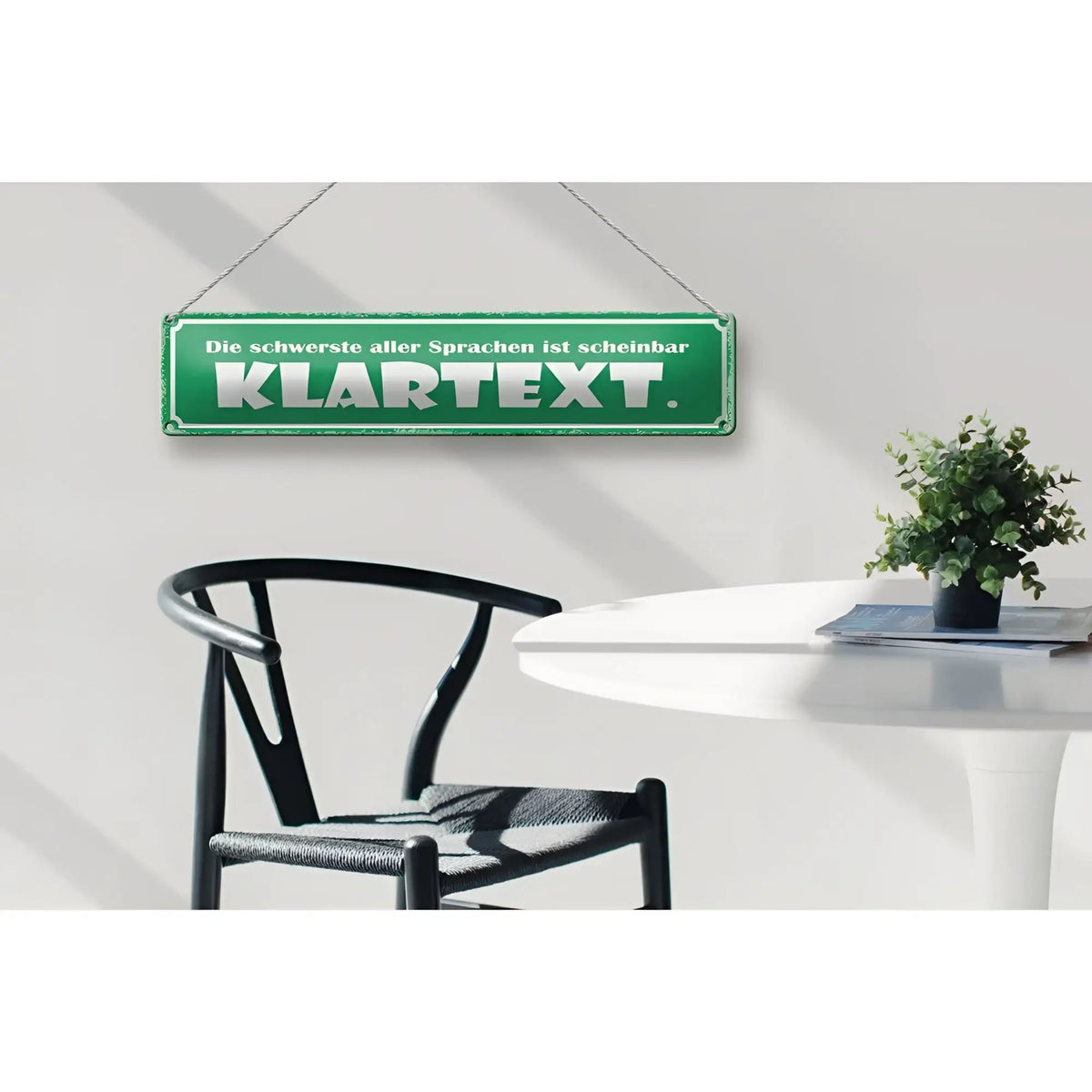 Gruener blechschild dekoschild 46x10 cm mit klartext spruch und deutscher phrase haengend an ketten