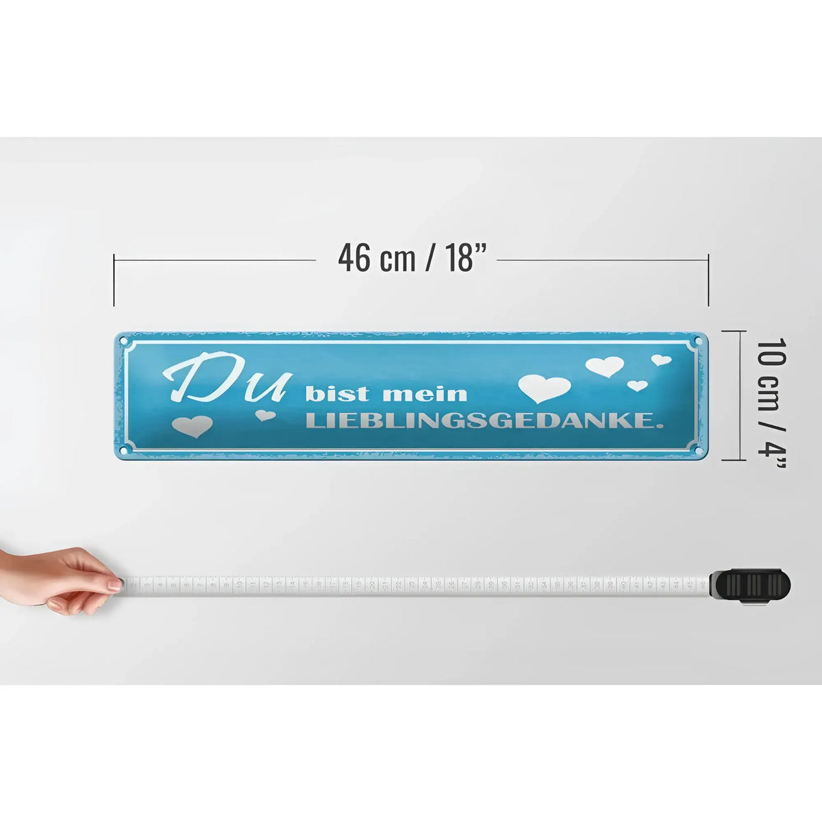 Ein rechteckiges blaues blechschild 46x10 cm aus metall mit weißem text du bist mein lieblingsgedanke und herzchen ausschnitten