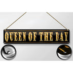 Blechschild queen von day mit goldener schrift auf schwarzem metall 46x10 cm zum aufhängen mit kordeln