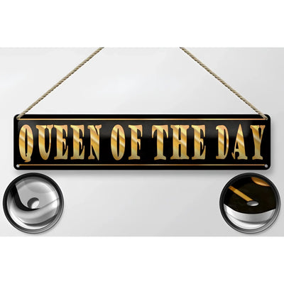 Blechschild queen von day mit goldener schrift auf schwarzem metall 46x10 cm zum aufhängen mit kordeln