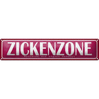 Maroonfarbenes rechteckiges blechschild mit weißer schrift zickenzone und kleinerem text zur deko und warnung