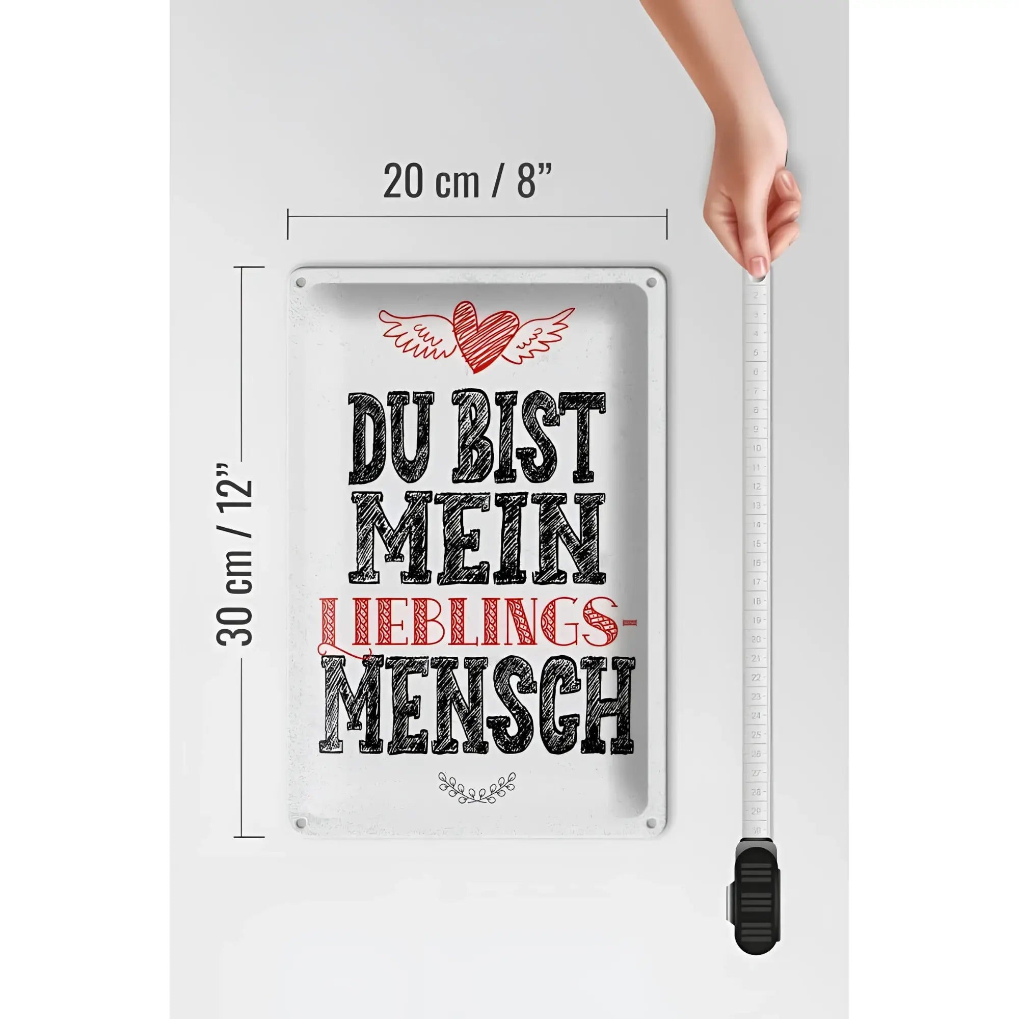 Weißes rechteckiges blechschild mit vintage design und schwarzem rotem text du bist mein lieblingsmensch und herz mit flügeln