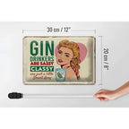 Vintage-blechschild gin drinkers are sassy classy mit grün-rotem text und blondem frauenmotiv 30x20cm