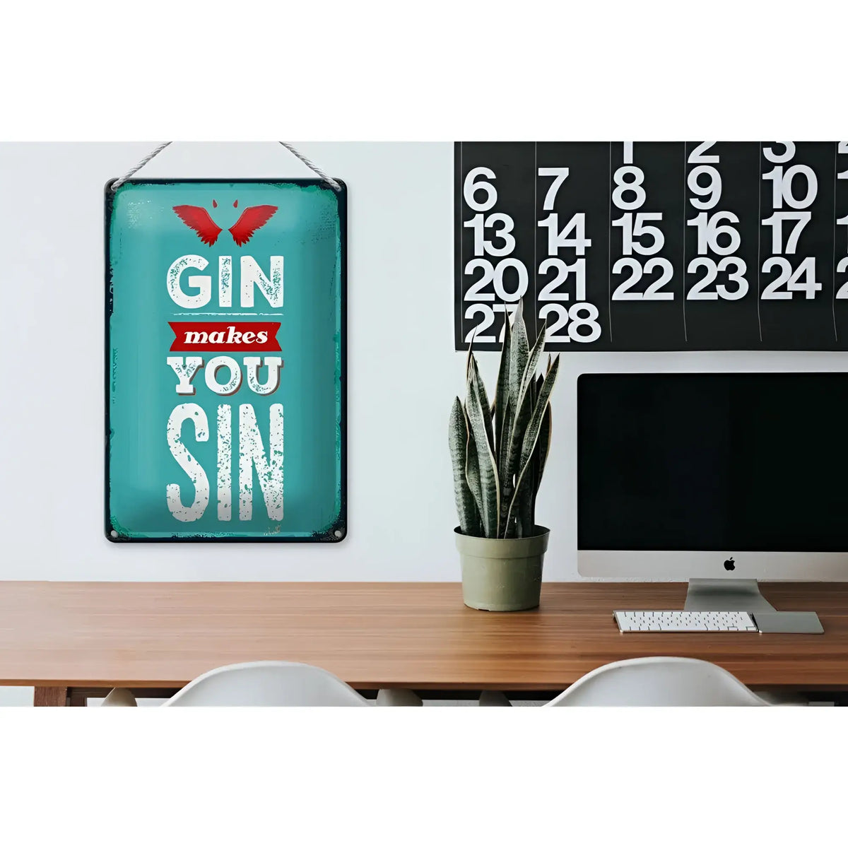 Petrolfarben blechschild mit distressed weißer schrift und roten akzenten gin makes you sin über stilisierten flügeln 20x30cm