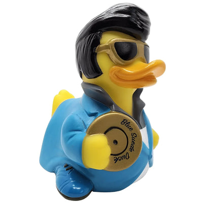 Blue suede duck gummiente in blau mit schwarzen sonnenbrillen und blauem anzug hält goldene vinylplatte blue suede shoes