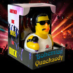 Gelbe gummiente bohemian quacksody mit sonnenbrille kopfhörern weißem tanktop und mikrofon von celebriducks