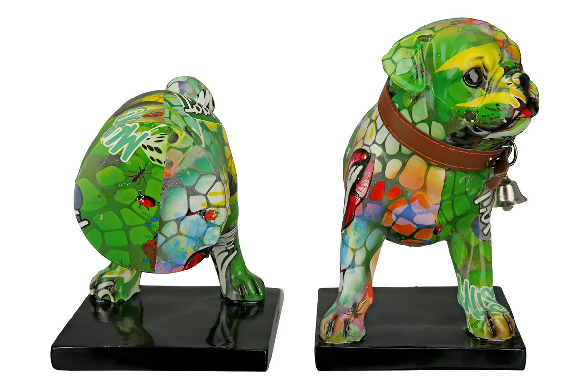 Bunte buchstützen bulldogge street art aus kunstharz mit mosaikmuster und braunen lederhalsbändern von gilde