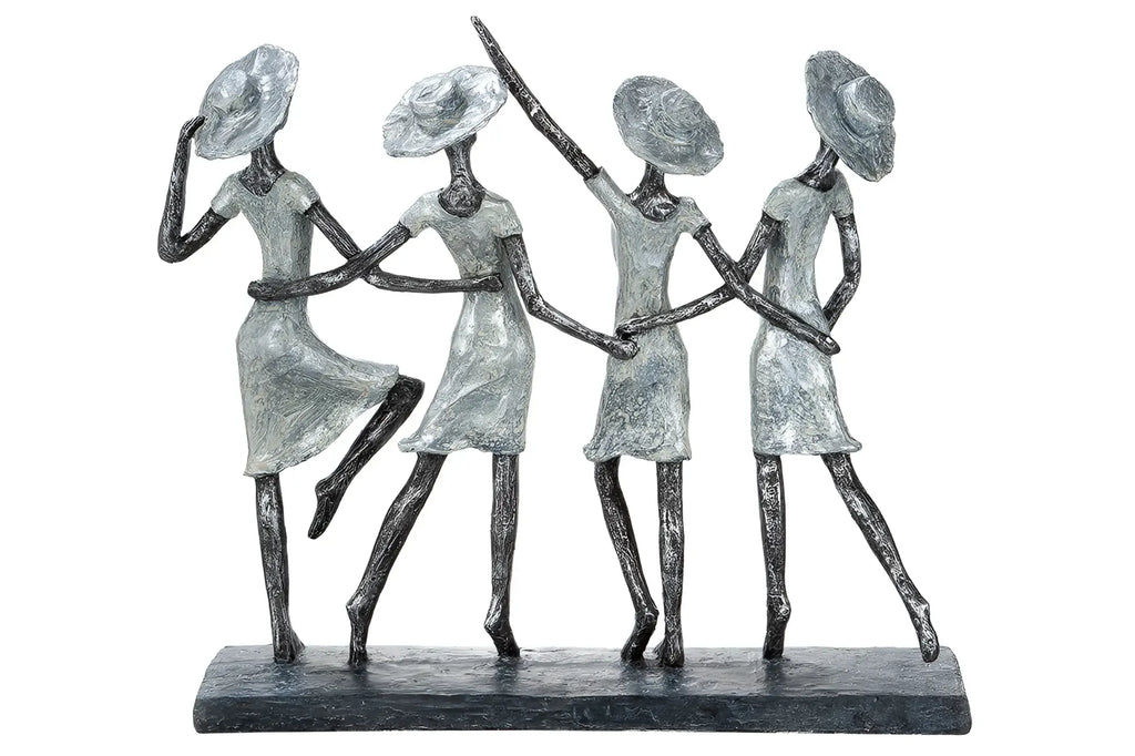 Silberfarbene skulptur mit vier stilisierten frauen in fließenden kleidern und hüten auf dunklem sockel aus kunstharz