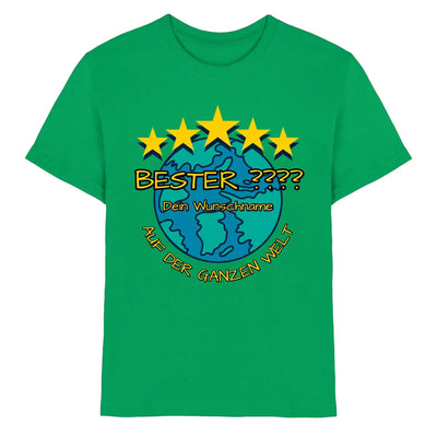 Grünes baumwoll t-shirt mit blauem globus, fünf gelben sternen und personalisierbarem text bester dein wunschname