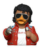 A rote lederjacken rubber duck mit schwarzem lockenhaaren, sonnenbrille, beak it t-shirt und mikrofon aus celebriDucks beak it collection