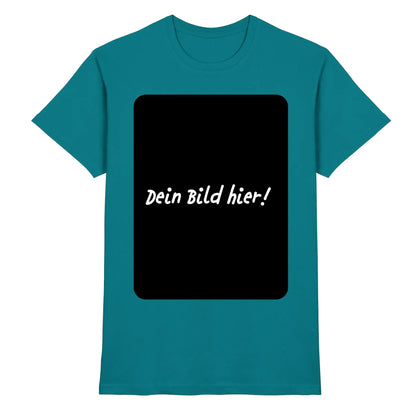 Petrolfarben baumwoll t shirt mit schwarzem rechteck und weißem text dein bild hier in kursiver schrift personalisierbar