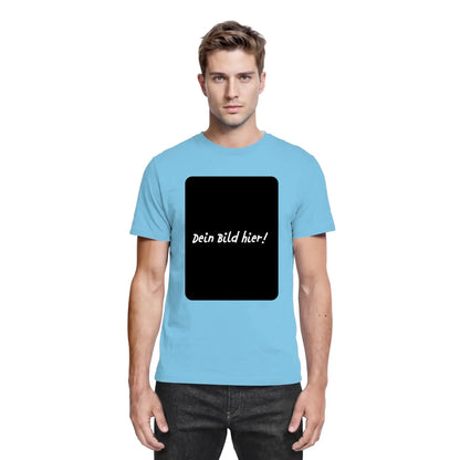Hellblaues baumwoll t shirt mit schwarzem rechteckigem print und weißem dein bild hier text aus der statement collection