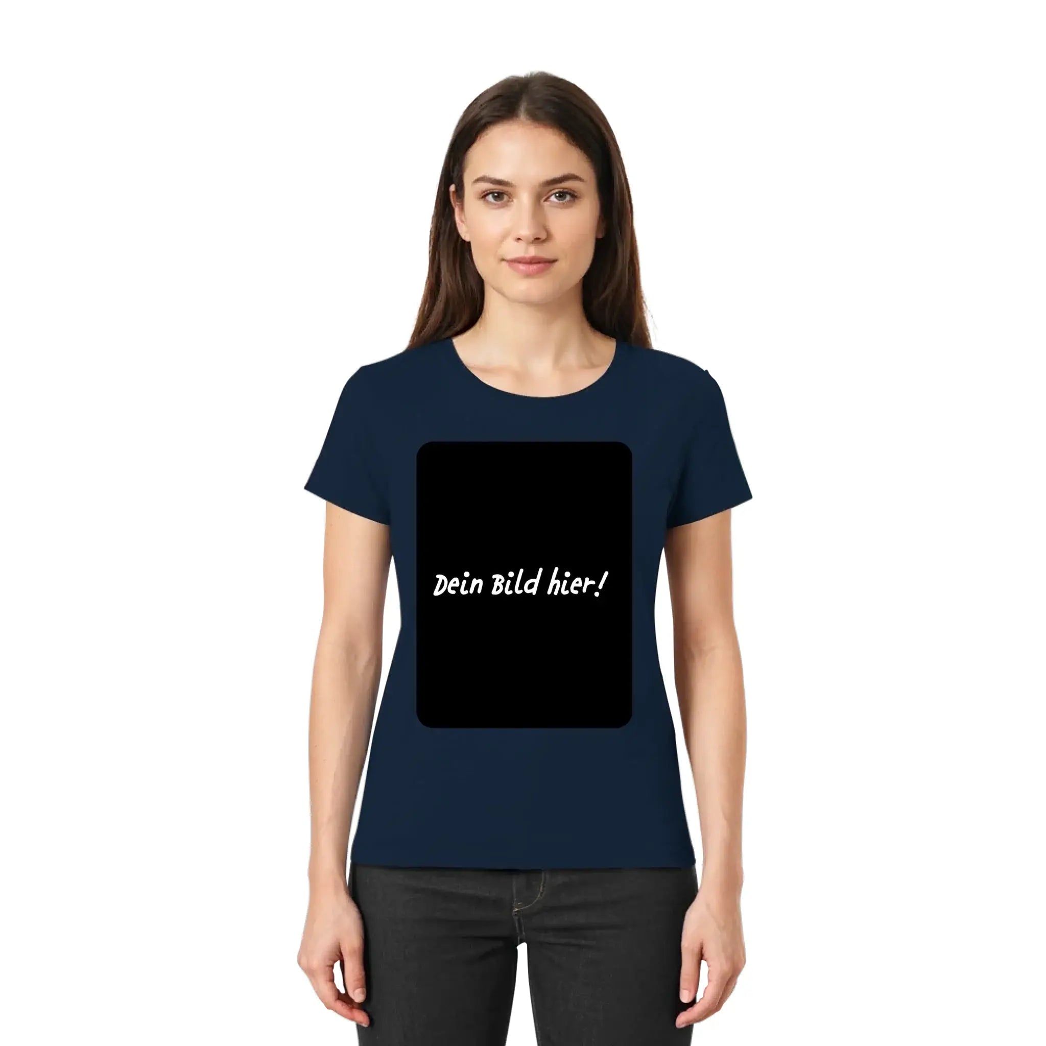 Navyblaues damen kurzarmshirt mit schwarzem rechteckigem patch und weißem dein bild hier text aus der statement collection