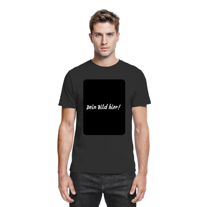 Schwarzes baumwoll-t-shirt mit weißem rechteckigem schriftzug dein bild hier in kursiv aus der statement-collection