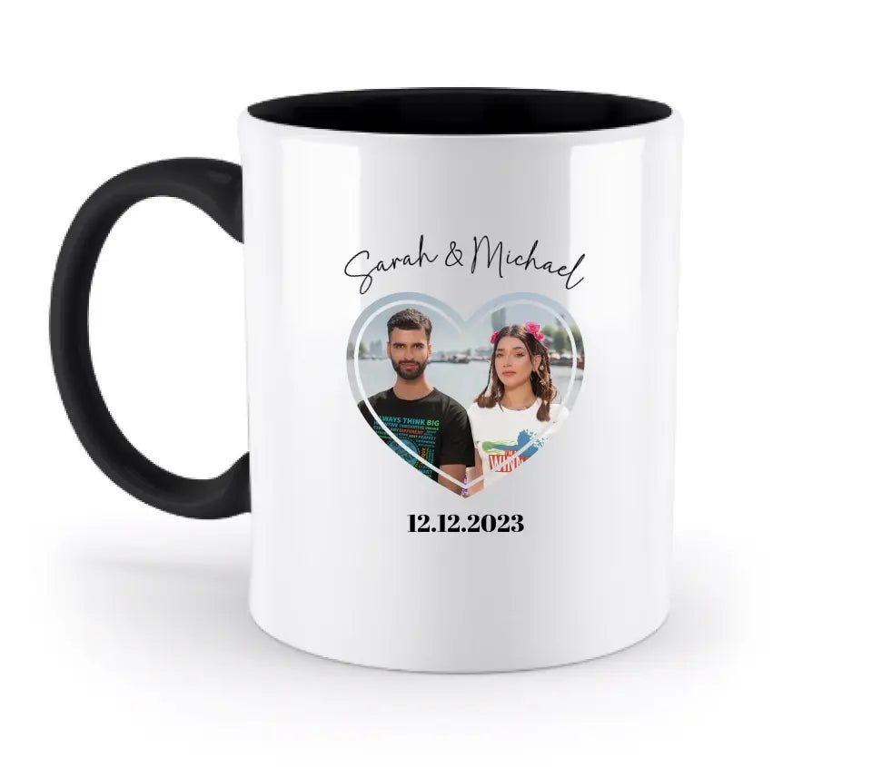 Dein Bild im "Couple - Herz" - Design - zweifarbige Tasse von HalloGeschenk.de