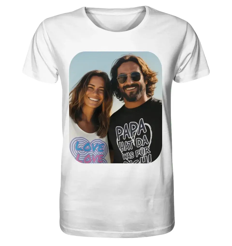 Weißes unisex bio-baumwoll-t-shirt mit foto von lächelndem paar und aufdruck papa hat da was für sich
