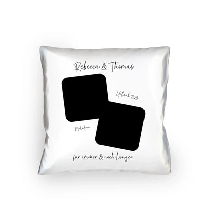Weißer kuschelkissen mit schwarzen geometrischen bilderrahmen und personalisiertem wunschtext