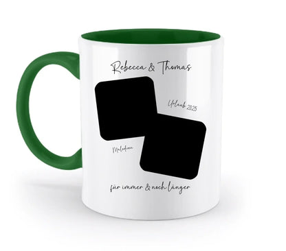 Weiße keramiktasse mit grünem griff und innenbereich mit schwarzen fotoplatzhaltern und personalisiertem text
