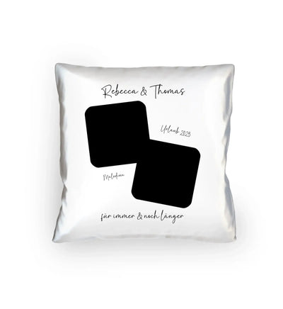Weißer kuschelkissen mit schwarzen geometrischen bilderrahmen und personalisiertem wunschtext aus der statement-collection