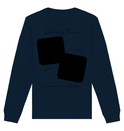 Marine blaues langarmshirt aus baumwolle mit schwarzem grafikdesign und handschriftlichem text auf der rückseite