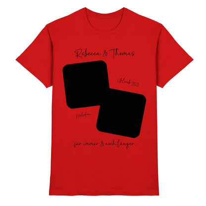 Rotes baumwollshirt mit schwarzem grafikdesign aus zwei überlappenden quadraten und personalisierbarem wunschtext