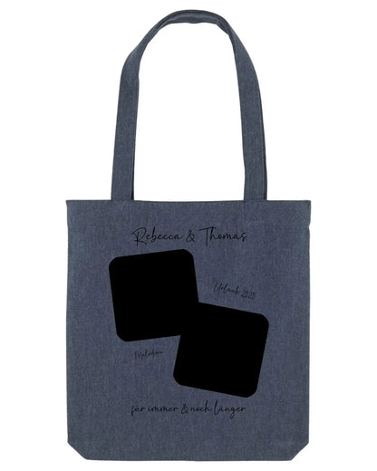 Dunkelgraue canvas-tasche mit zwei schwarzen rechtecken und elegantem cursivtext aus der statement-collection