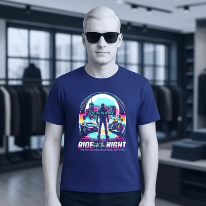 Dein Name • Ride into the night • Retro • 80s • Cyberpunk • Unisex Premium T-Shirt XS-5XL aus Bio-Baumwolle für Damen & Herren • Exklusivdesign • personalisiert