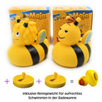 Gelbe gummibienen badeente mit schwarzen streifen und grünen flügeln von maja im geschenkset mit willi und 2 renngewichten