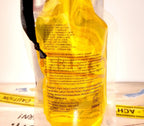 Gelbe plastikflasche mit zitronenduft duschgel und schwarzem band im pet-beutel ca 300 ml mit mehrsprachiger beschriftung