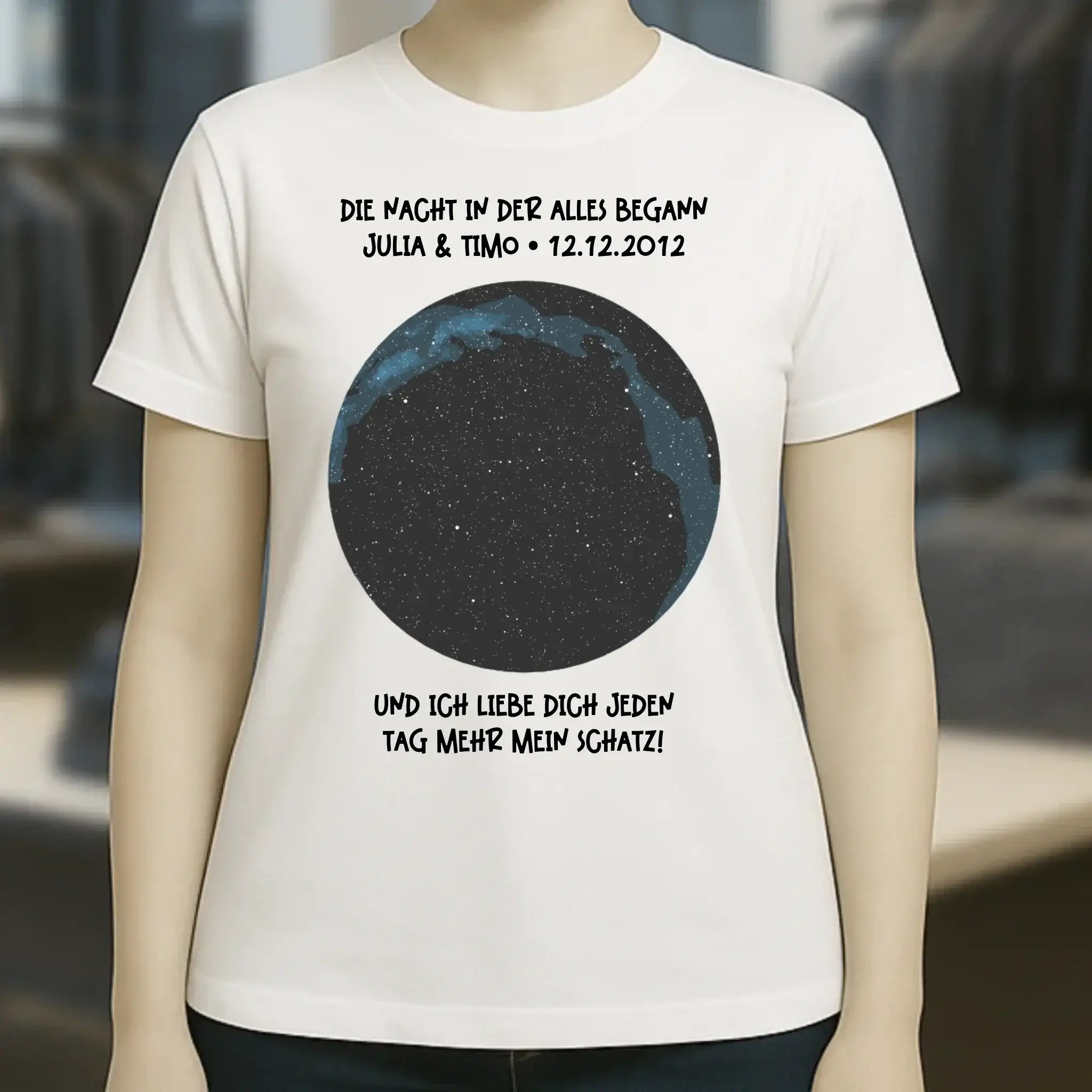 Echte Sternenkarte mit Ort/Zeit und deinem Text • Ladies Premium T-Shirt XS-2XL aus Bio-Baumwolle für Damen • Exklusivdesign • personalisiert