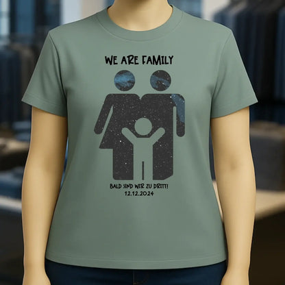 Echte Sternenkarte + Text • Kleine Familie • werdende Eltern • Ladies Premium T-Shirt XS-2XL aus Bio-Baumwolle für Damen • Exklusivdesign • personalisiert