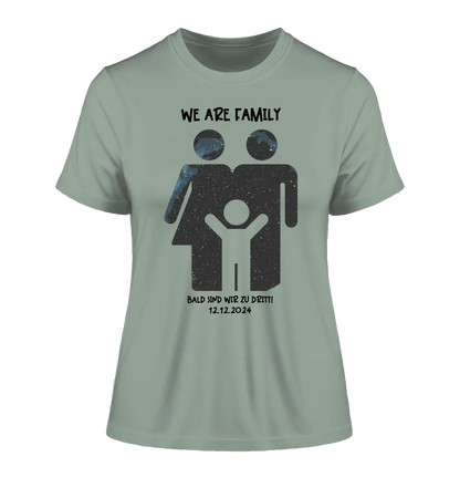 Echte Sternenkarte + Text • Kleine Familie • werdende Eltern • Ladies Premium T-Shirt XS - 2XL aus Bio - Baumwolle für Damen • Exklusivdesign • personalisiert von HalloGeschenk.de