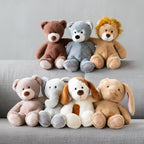 Elefant lone plüschtier aus weichem stoff mit erdigen braun, grau und beige tönen und bestickten gesichtern