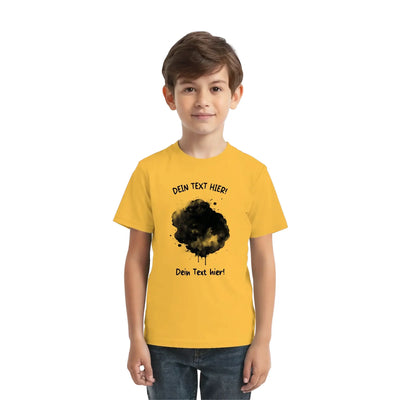 Gelbes kurzarmshirt mit schwarzem und goldenem farbklecks-effekt und placeholder text in deutsch