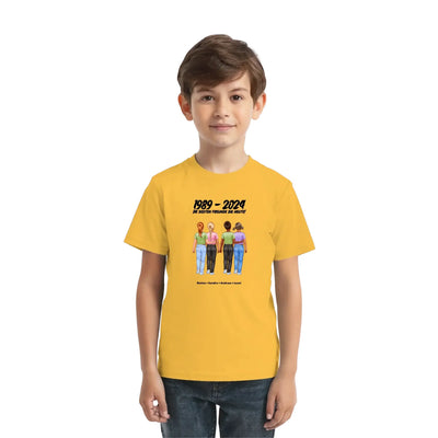 Gelbes kurzarmshirt mit freundschaftsprint von vier illustrierten kindern und personalisierbarem wunschtext