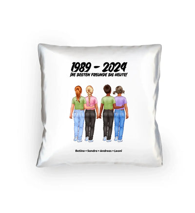 Weißer dekorativer kissenbezug mit personalisierter illustration von vier freunden und jahreszahlen 1989 - 2024