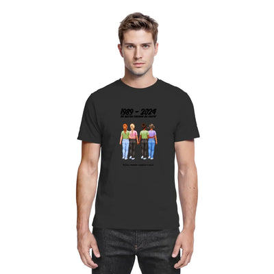 Schwarzes baumwoll t-shirt mit buntem grafikprint von vier frauen und text 1989 - 2024 aus statement-collection