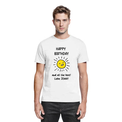 Weißes baumwoll t-shirt mit fröhlicher gelber sonne und text happy birthday und all the best liebe jenny personalisiert