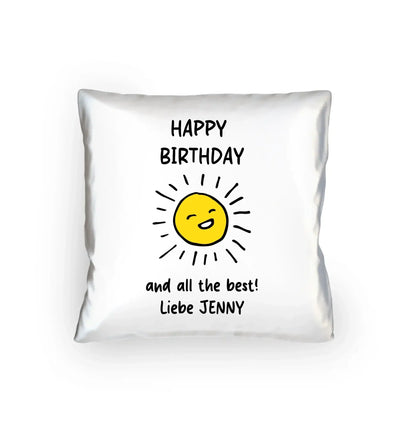 Weißes quadratisches kissen mit gelber sonne und schwarzem happy birthday text personalisiert für geburtstag