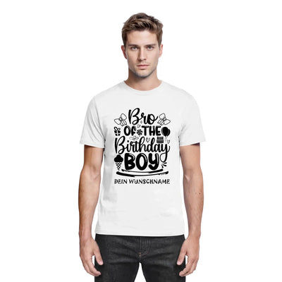 Weißes baumwoll t shirt bro of the birthday boy mit schwarzem grafikdruck und geburtstagsmotiven personalisiert