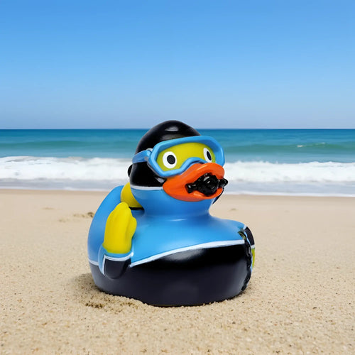 Blau-schwarze taucher quietsche-ente aus gummi mit schnorchel, taucherhelm und gelben handschuhen