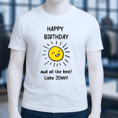 Weißes unisex t-shirt aus bio-baumwolle mit fröhlicher gelber sonnengrafik und Text happy birthday und all best liebe jenny