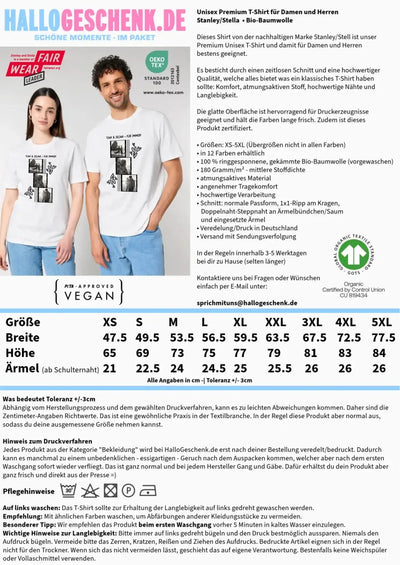 Weißes unisex t-shirt aus bio-baumwolle mit schwarzem vintage-fotodruck zwei personen vor gebäude