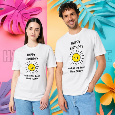 Weißes unisex t-shirt aus bio-baumwolle mit fröhlicher gelber sonne und happy birthday text von creator 2.0 stanley stella