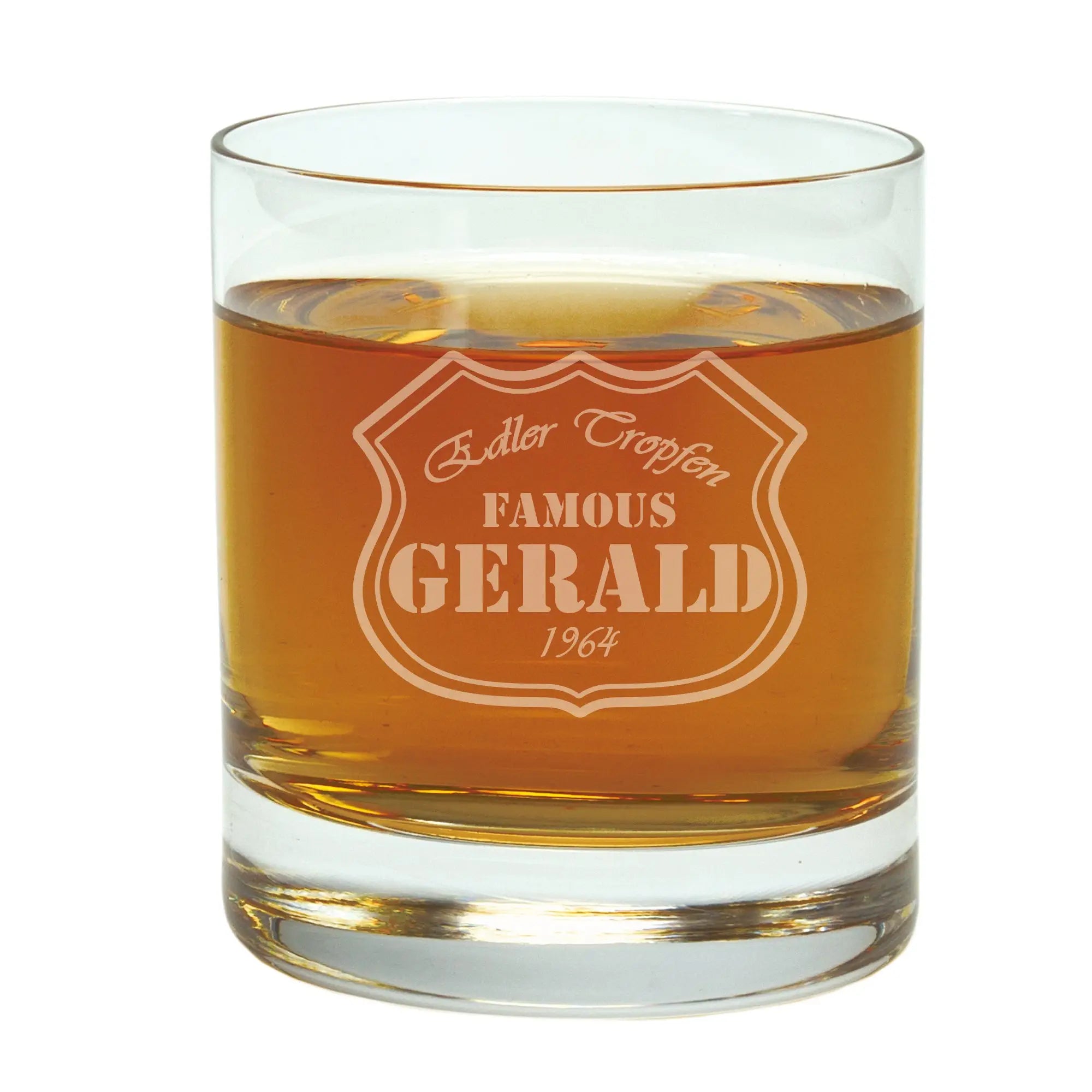 Glas mit gravur whiskey tumbler aus klarglas mit frostigem schild gravur und bernsteinfarbener flüssigkeit