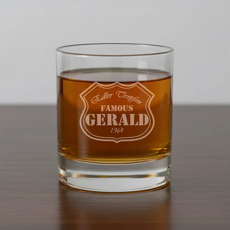 Glas mit gravur whiskey style 320 ml klar mit mattierter schutzgravur edgar croppen filled mit bernsteinfarbener flüssigkeit
