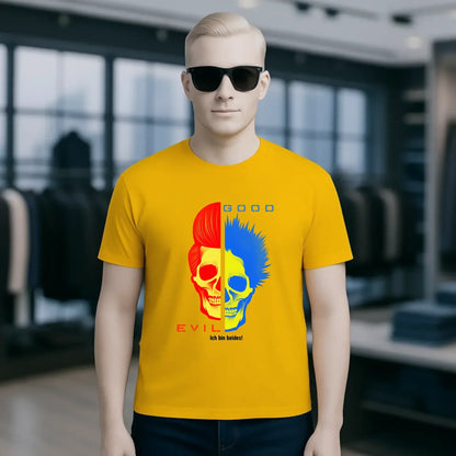 Hellgelbes good n evil bio basic shirt mit geteiltem schädelmotiv und rotem evil schriftzug in rot und blau